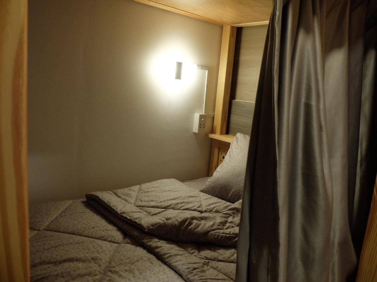 Half Coffee N Dorm Hostel Хошимин Екстериор снимка