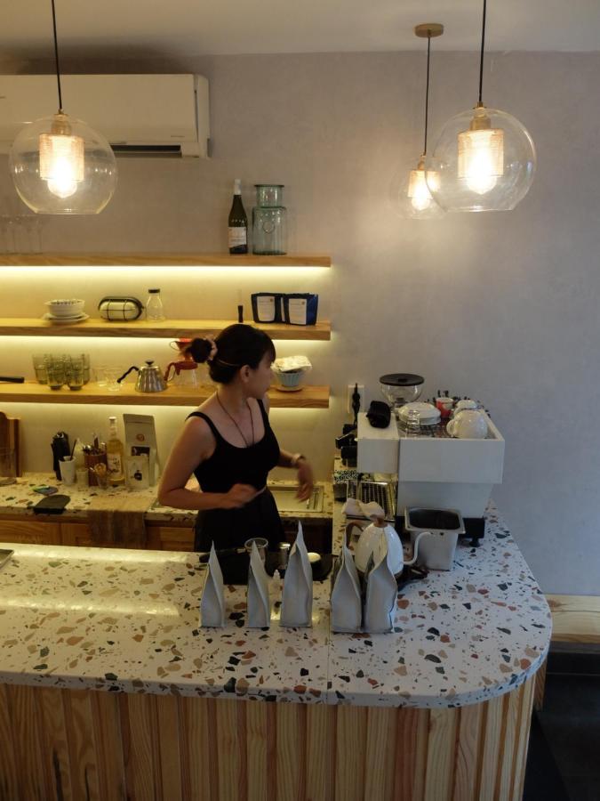 Half Coffee N Dorm Hostel Хошимин Екстериор снимка