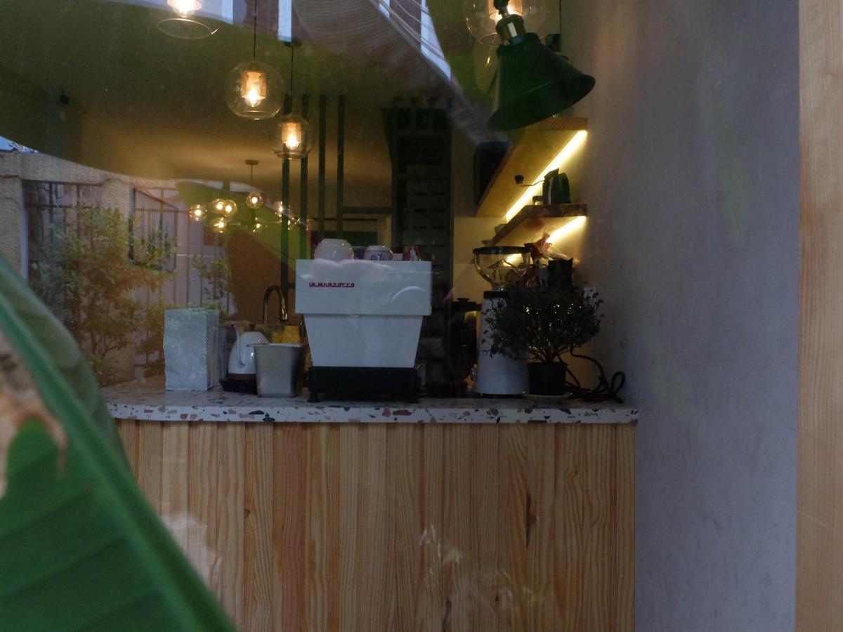 Half Coffee N Dorm Hostel Хошимин Екстериор снимка